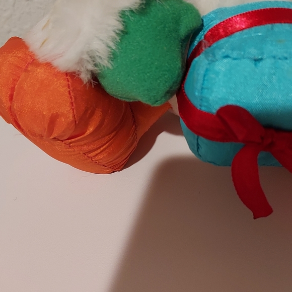 Vintage Christmas Stuffins Penguin Parachute Hat Scarf Present 1994 8" White Fur - Picture 6 of 9